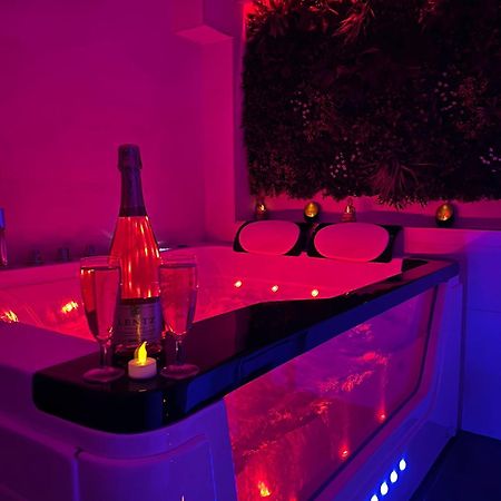 Love Room: Aux Plaisirs Des Sens Jacuzzi Prive Barr Exteriör bild