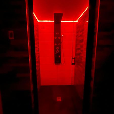 Love Room: Aux Plaisirs Des Sens Jacuzzi Prive Barr Exteriör bild
