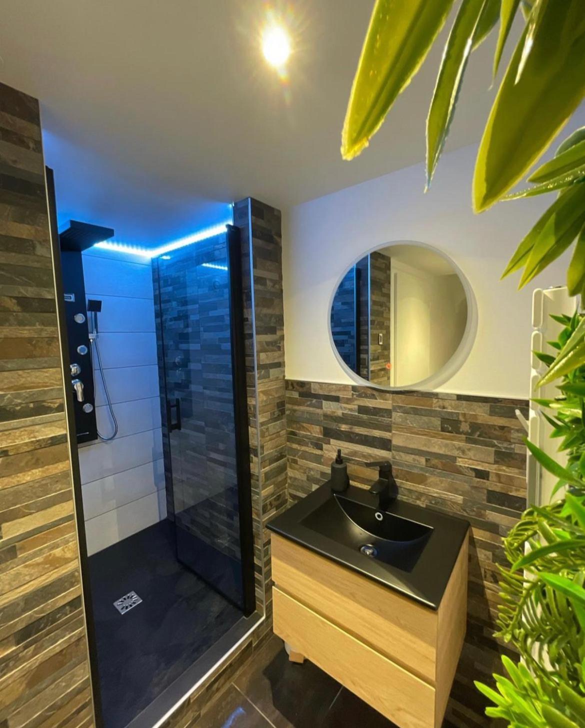 Love Room: Aux Plaisirs Des Sens Jacuzzi Prive Barr Exteriör bild